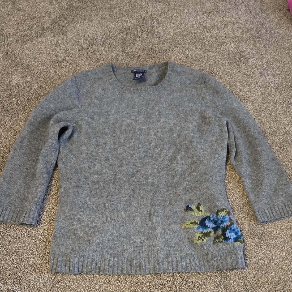 GAP Stretch Wool Heather Gray Sweater‎ with Blue Floral Accent